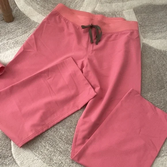 LIMITED EDITION Beat it pink scrub set - Picture 7 of 7